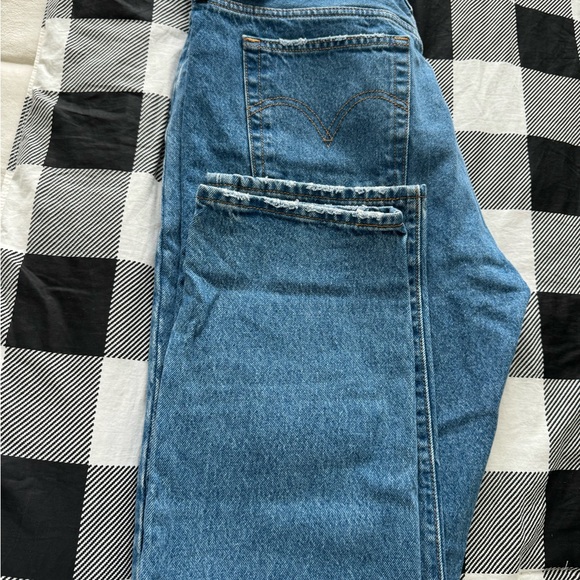 Brand new never worn Levi Jeans - Picture 2 of 4